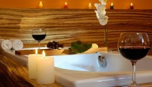 Whirlwanne in der Love Suite im SORAT Hotel Ambassador