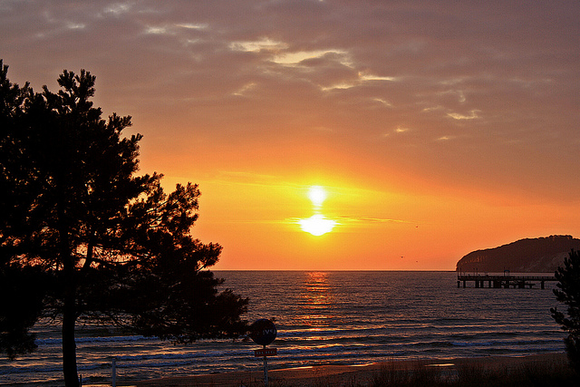 Romantischer Sonnenuntergang an der Ostsee auf Rügen