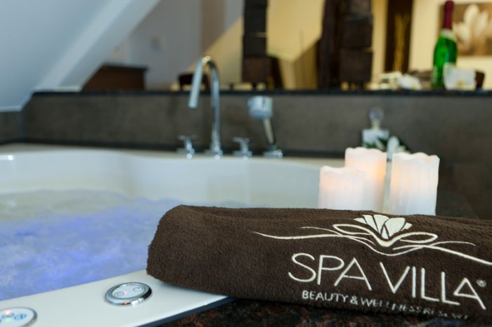 Whirlpool in der exklusiven Wellness-Suite im SPA VILLA – Beauty & Wellness Resort im Eichsfeld