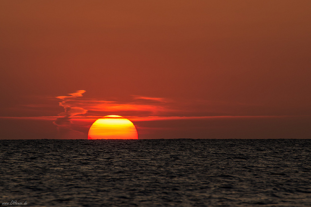 Romantischer Sonnenuntergang an der Ostsee 